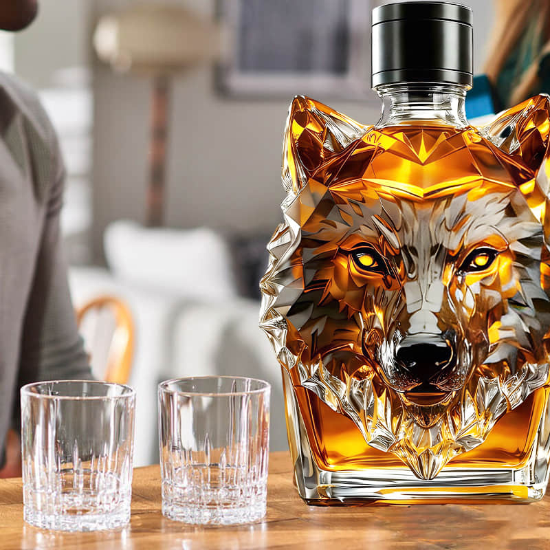 Hobelis Gallant Wolf Whiskey Bottle