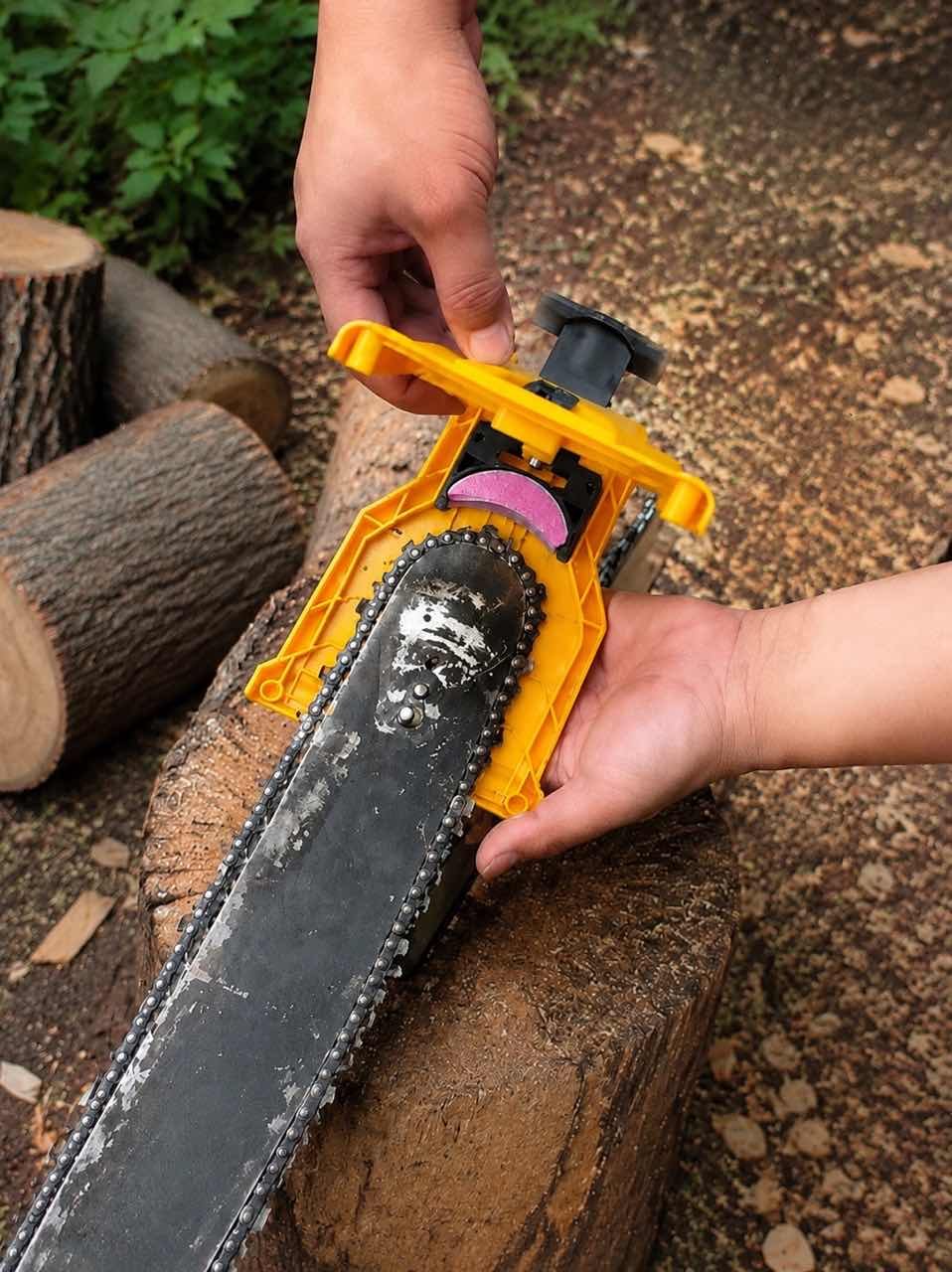 🪵Portable Chainsaw Sharpener with Extra Whetstone, Fast On-Saw Grinding Tool 🪓