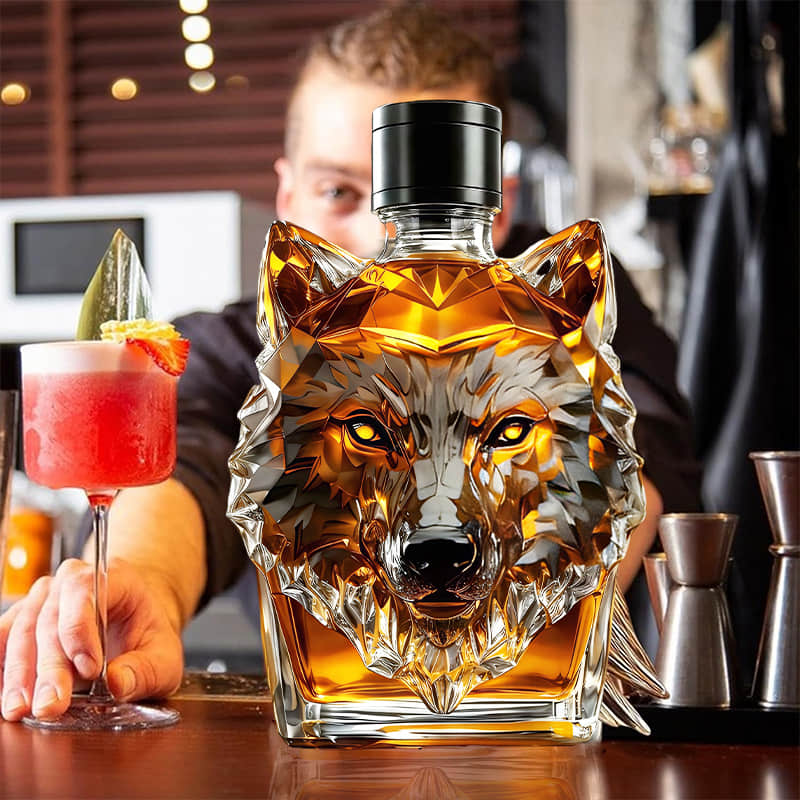 Hobelis Gallant Wolf Whiskey Bottle